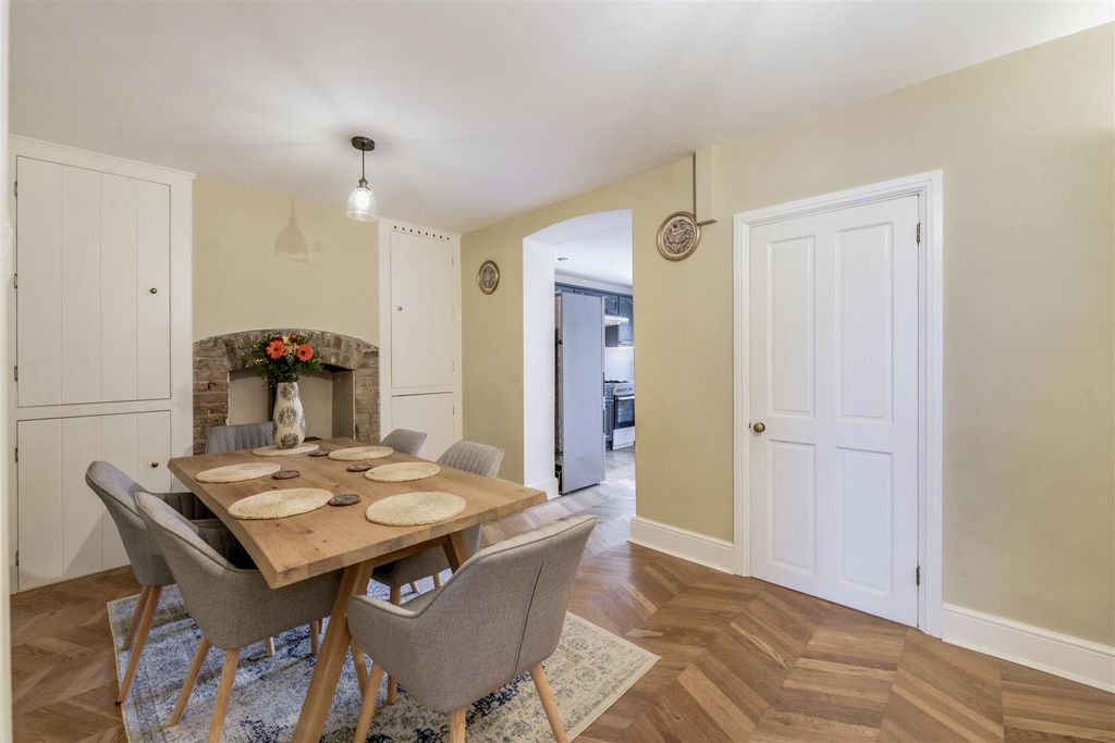 Property photo 3 of 18 11