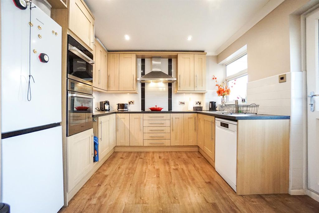 Property photo 3 of 24 Kitchen Diner