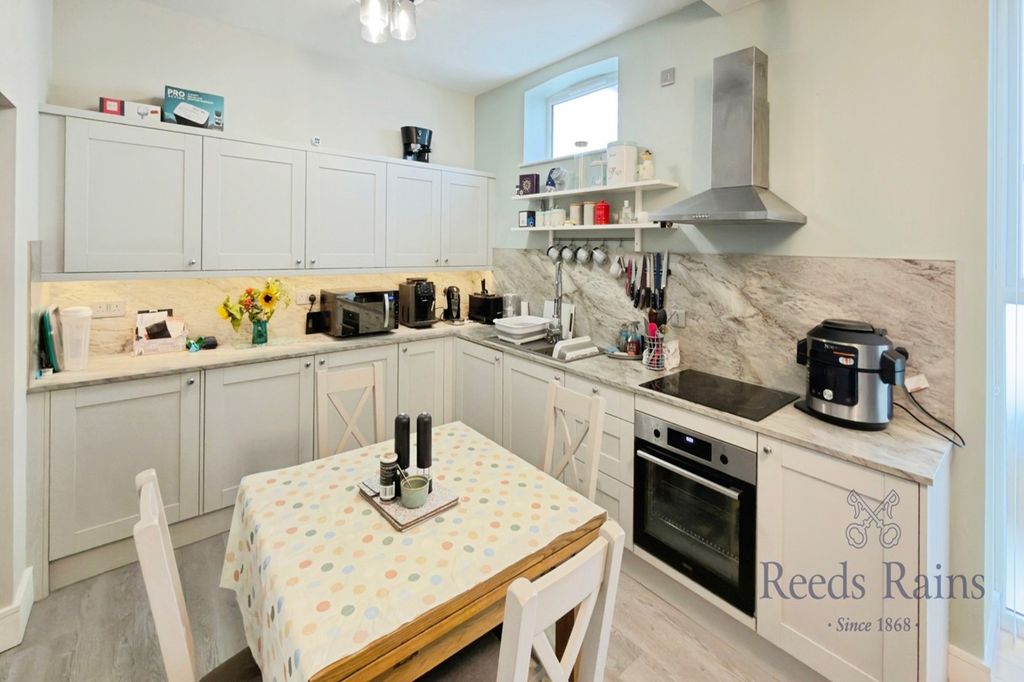 Property photo 2 of 11 Kitchen
