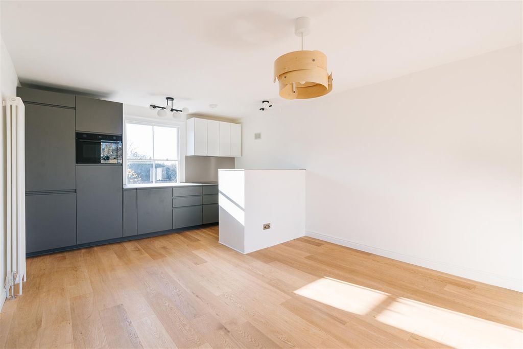 Property photo 2 of 11 Bartholomew_Rd-04.Jpg