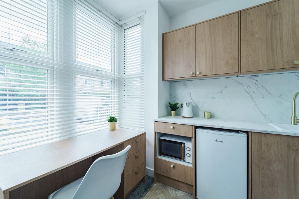 Property photo 2 of 14 R6 2