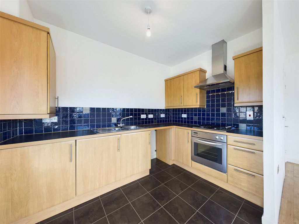 Property photo 3 of 8 Kitchen