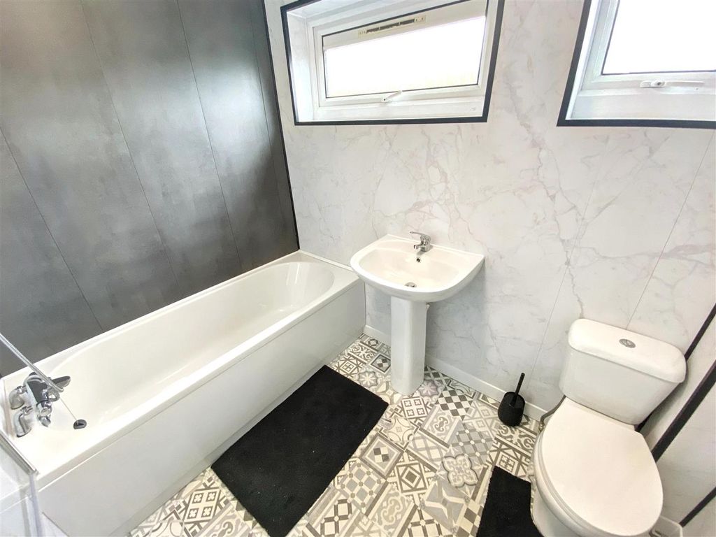 Property photo 2 of 7 Family Bathroom/WC