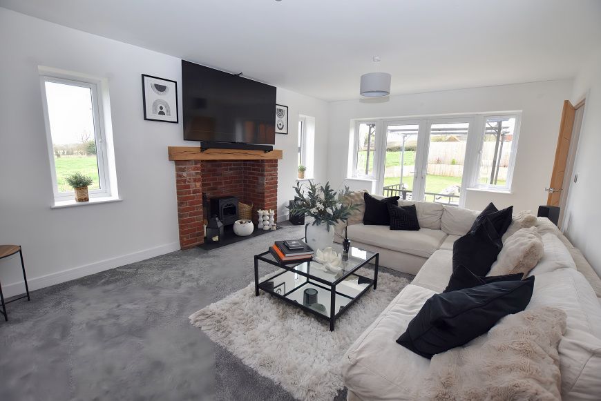 Property photo 3 of 34 Lounge 1