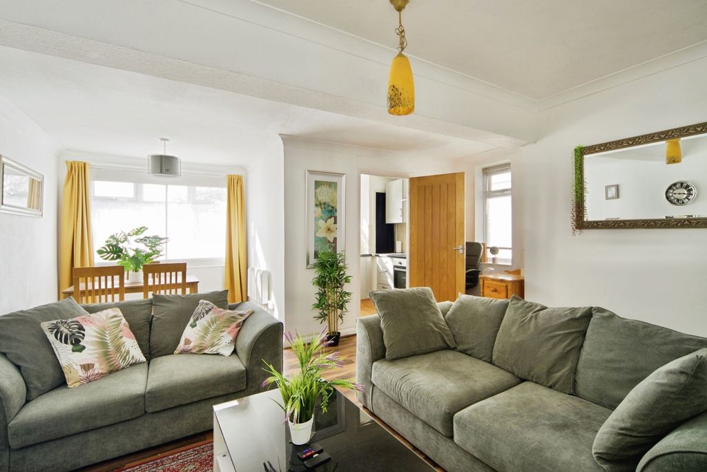 Property photo 3 of 17 Pbox-Img.Jpg