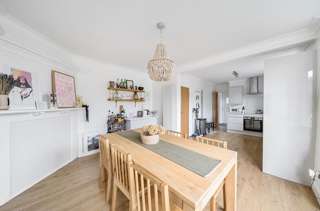 Property photo 3 of 24 1329778-12-688750A888cc0.Jpg