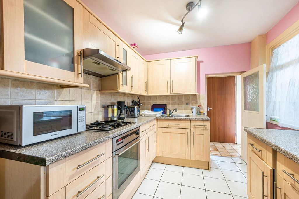 Property photo 3 of 11