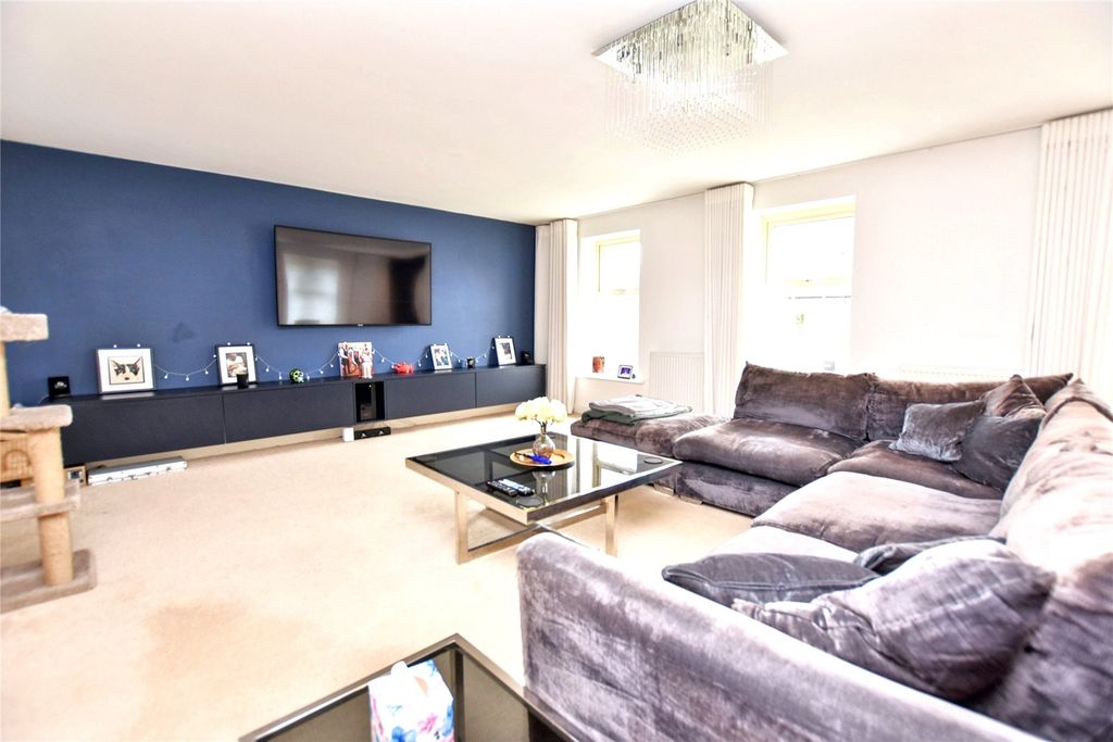 Property photo 3 of 21 Picture No. 24