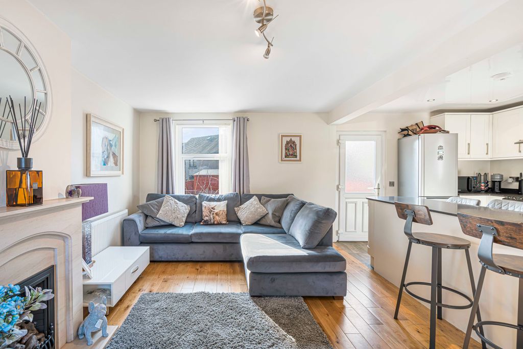 Property photo 2 of 47