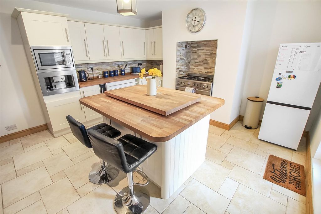 Property photo 2 of 18 Kitchen.Jpg