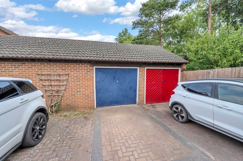 Property photo 3 of 10 Garage And Parking