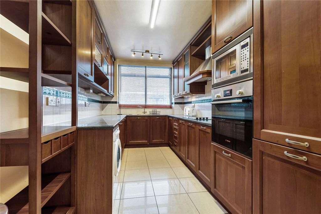 Property photo 3 of 10 Kitchen