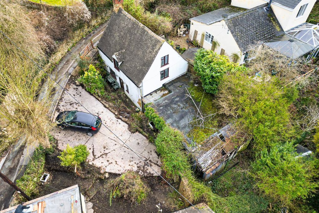 Property photo 2 of 40 Prencott, Harley Wood, Stroud, Gloucestershire Gl6