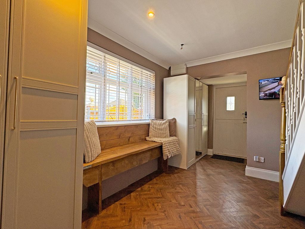 Property photo 2 of 40