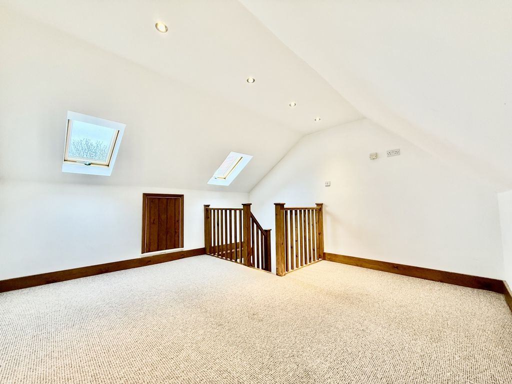 Property photo 3 of 33 2nd Reception