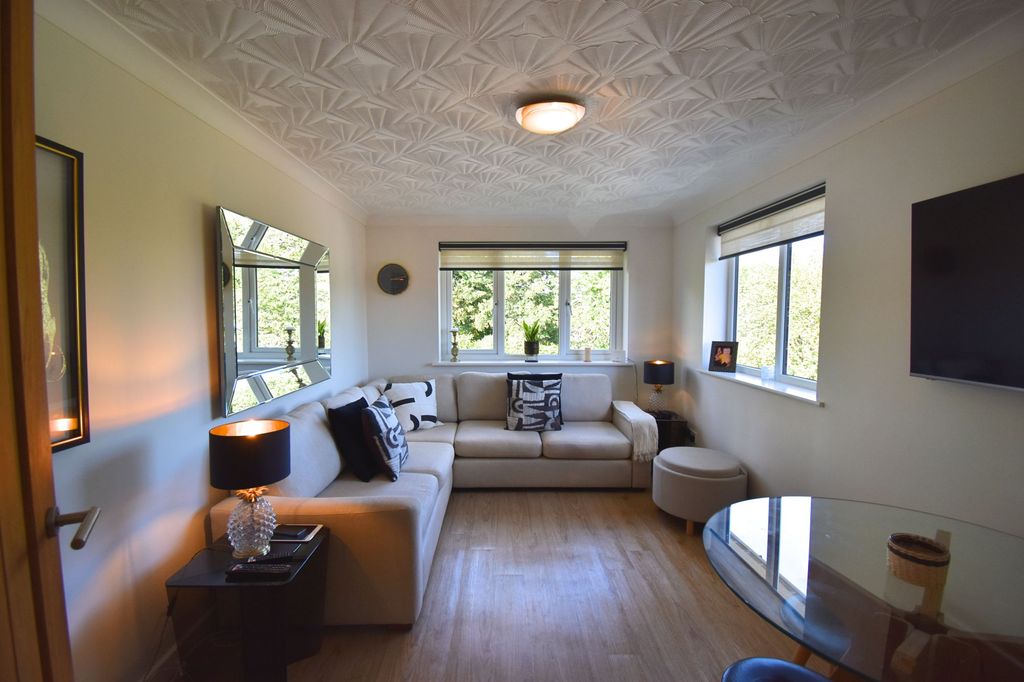 Property photo 2 of 14 Sitting Room