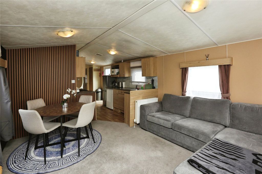 Property photo 3 of 15 Picture No. 11