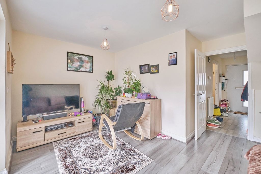 Property photo 2 of 19 Pbox-Img.Jpg