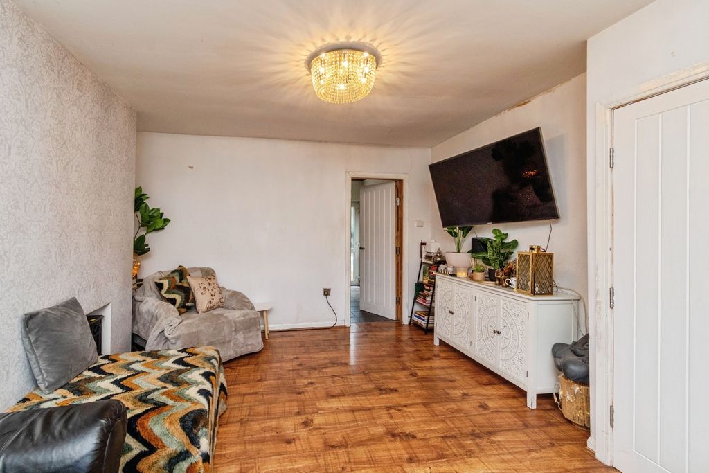 Property photo 3 of 12 Pbox-Img.Jpg