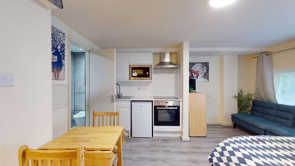 Property photo 2 of 11 Kitchen