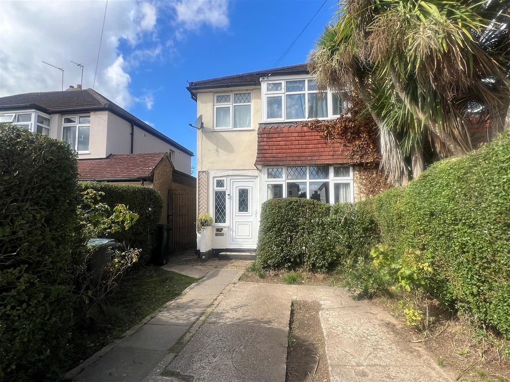 Property photo 1 of 9 Barton Way - Front P.Jpg