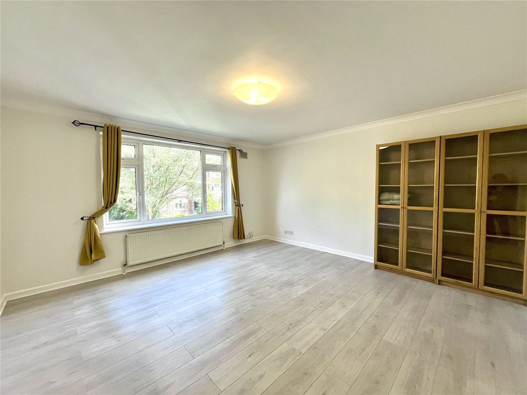 Property photo 2 of 15 Picture No. 21