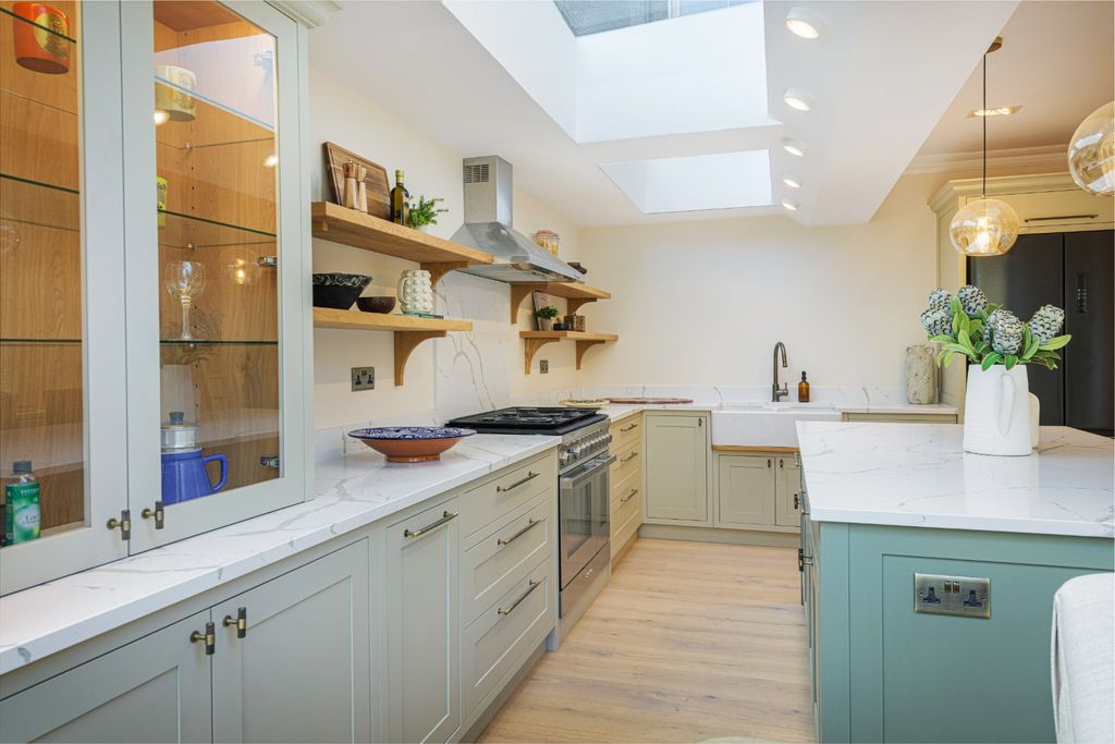 Property photo 2 of 20 Kitchen