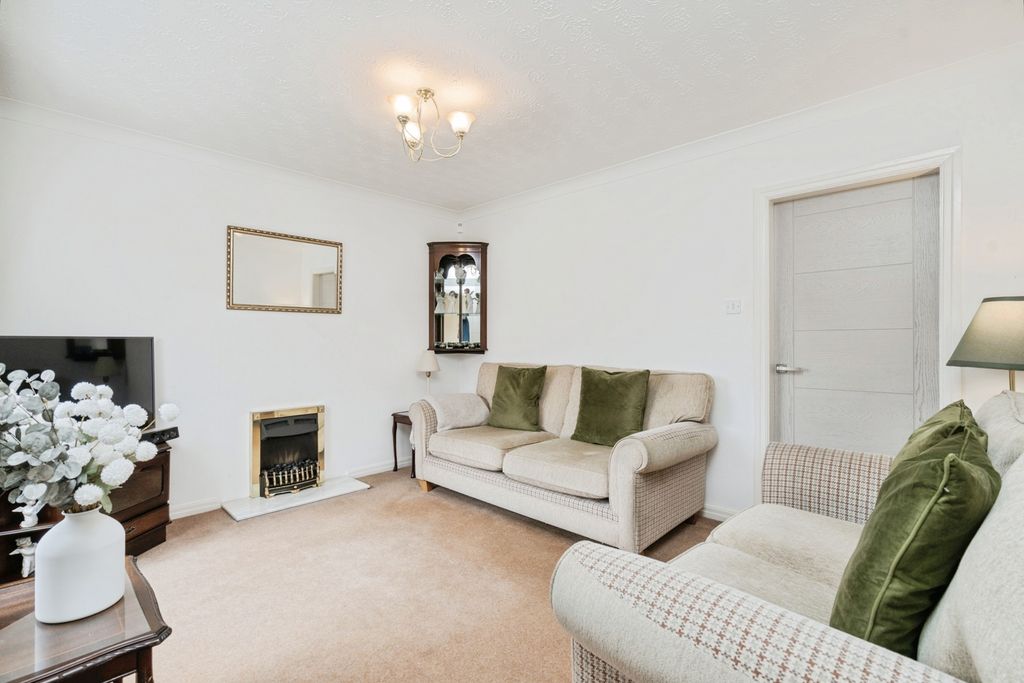 Property photo 2 of 17 Photo