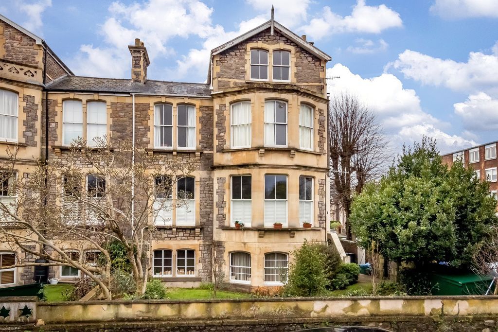 Property photo 1 of 10 External