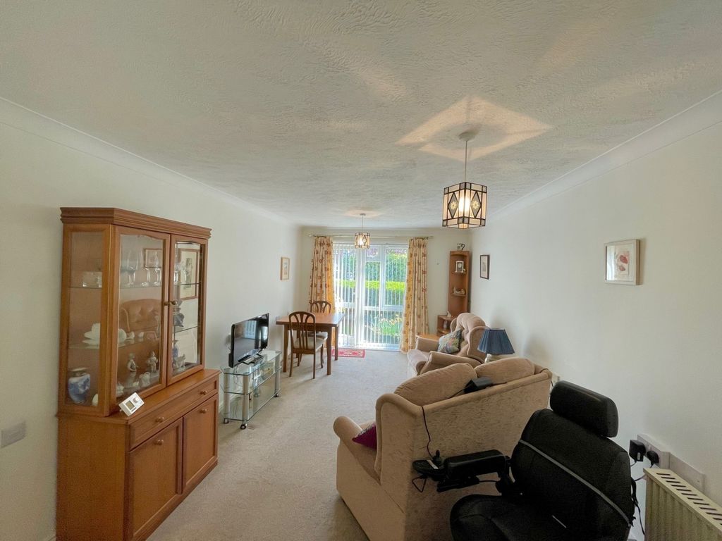 Property photo 2 of 6 Lounge