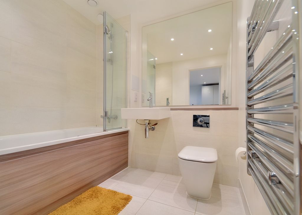 Property photo 2 of 17 Bathroom.Jpg