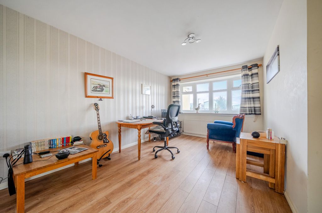 Property photo 3 of 20 1401895-2-6972590...