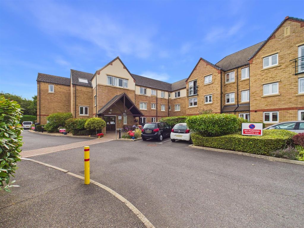 Property photo 1 of 13 Blackstones Court, Stamford