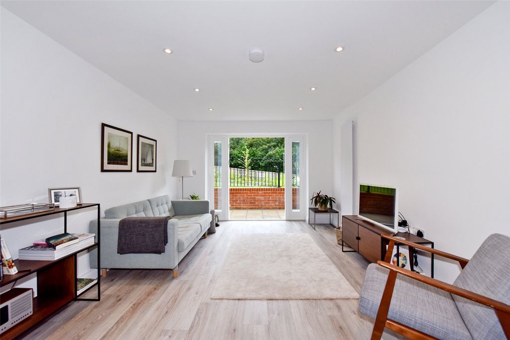 Property photo 3 of 10 Living Room