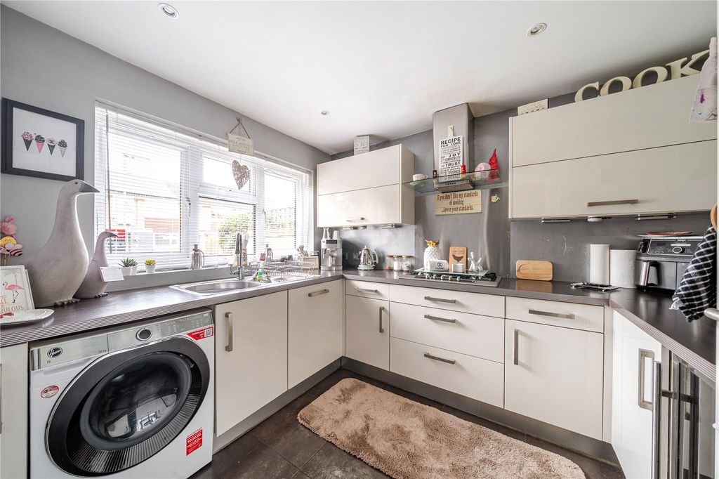 Property photo 2 of 18 Picture No. 11