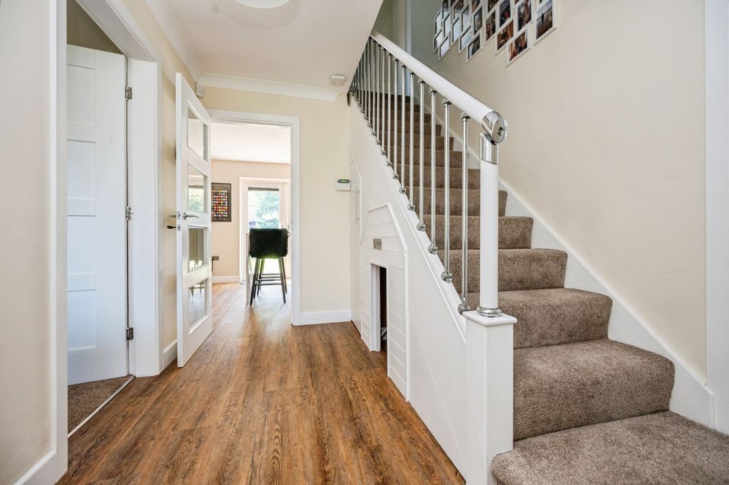 Property photo 2 of 31 Pbox-Img.Jpg