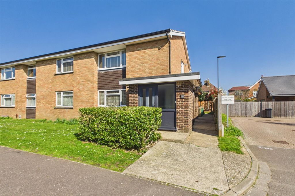 Property photo 1 of 20 Front