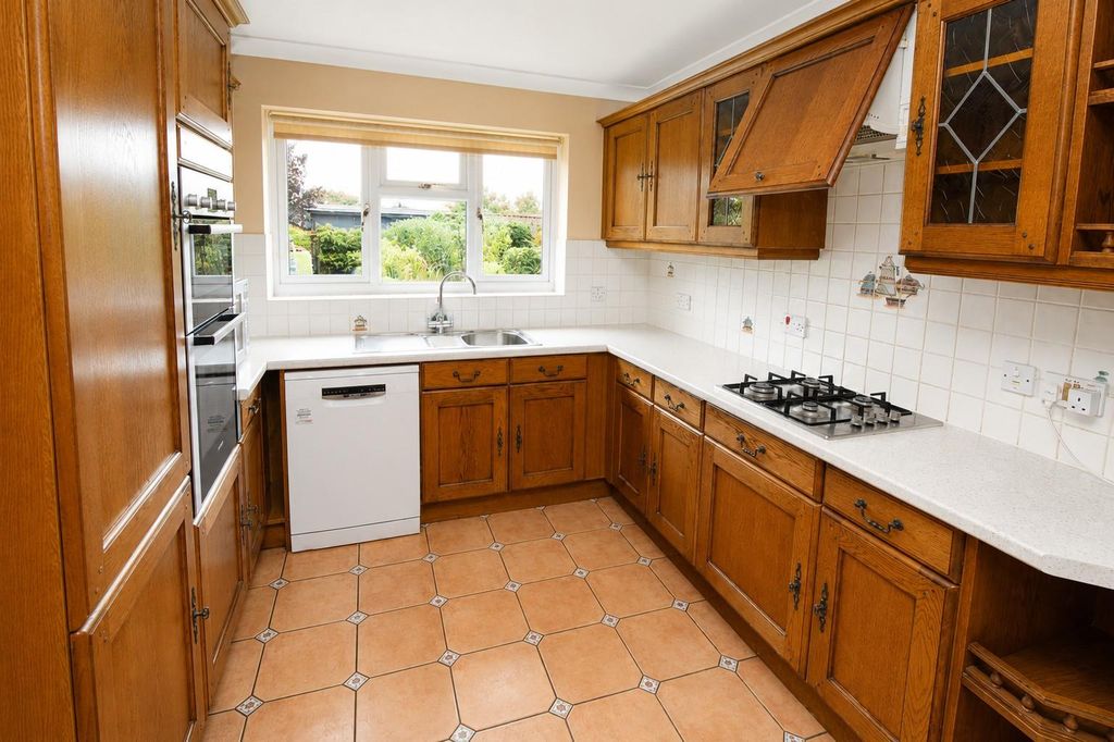 Property photo 2 of 18 Kitchen/Breakfast Room