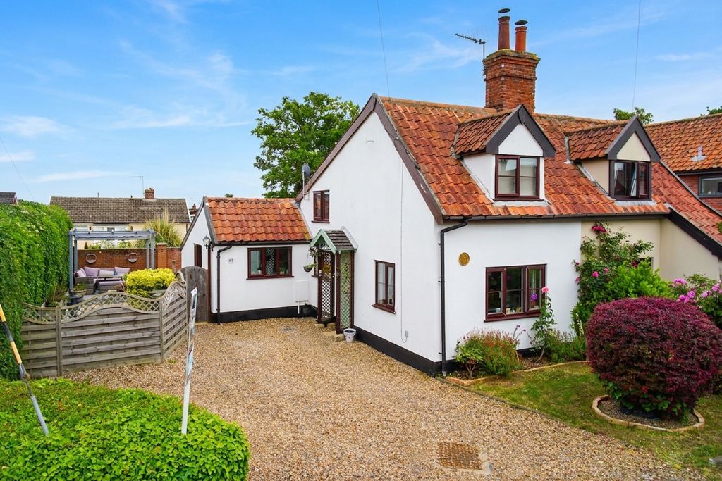 2 bed semi-detached house for saleSchool Lane, Harleston IP20
