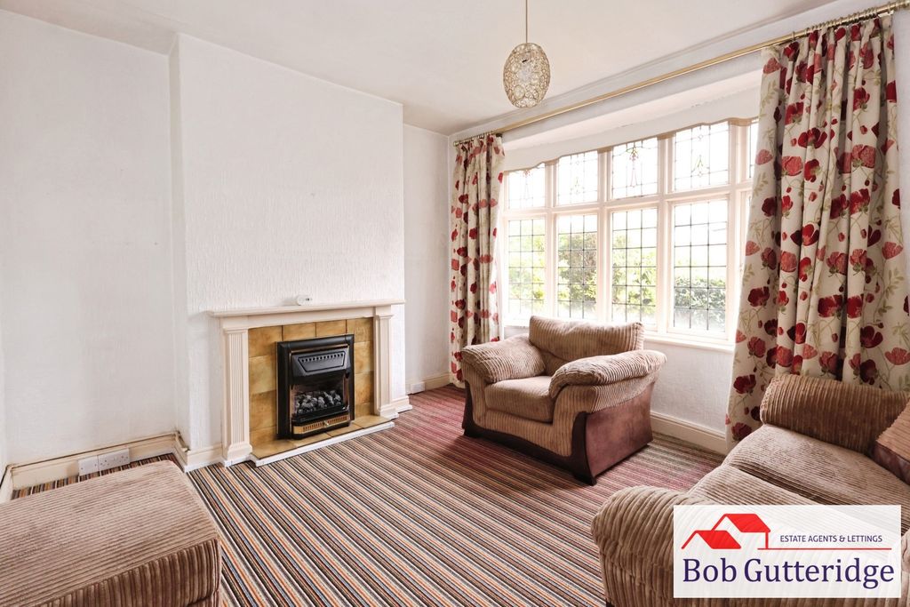 Property photo 2 of 25 Bay Fronted Lounge