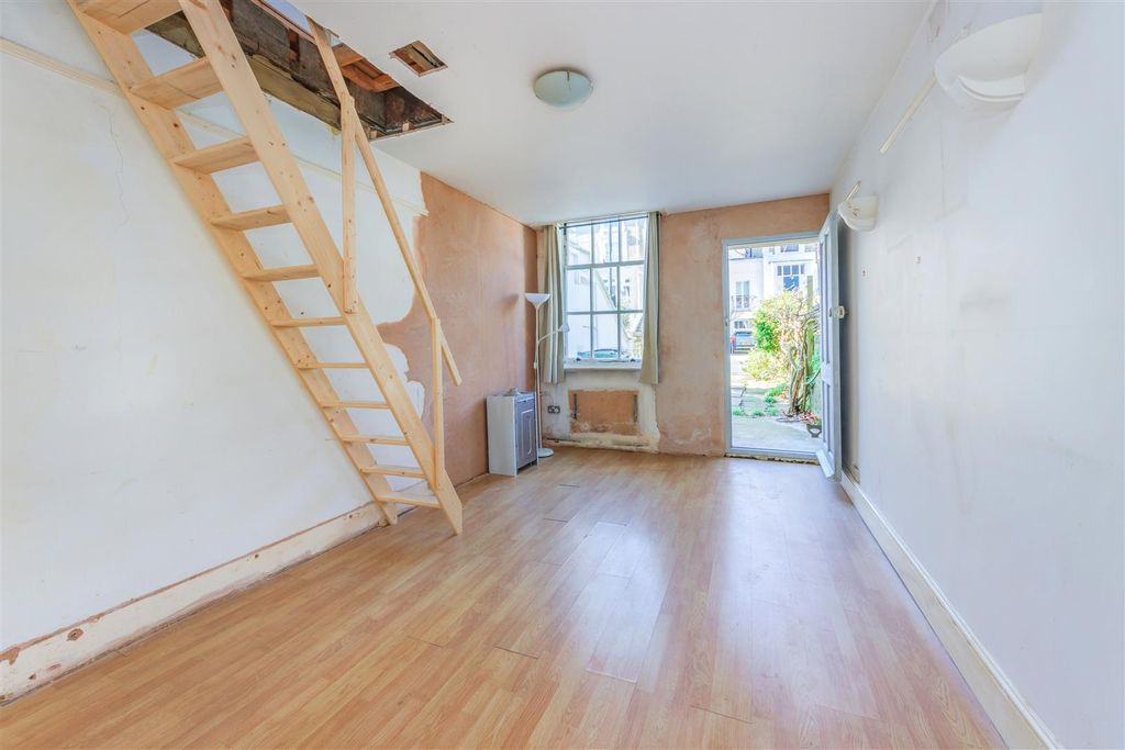 Property photo 3 of 19 0007.Jpg