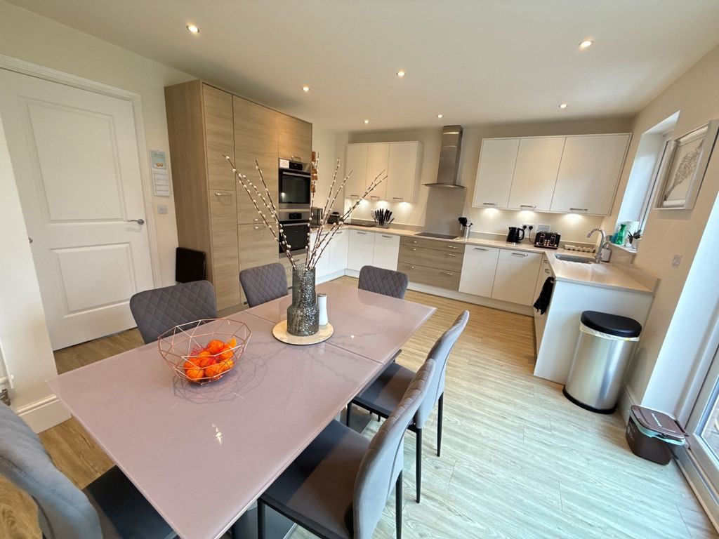 Property photo 2 of 14 4390953