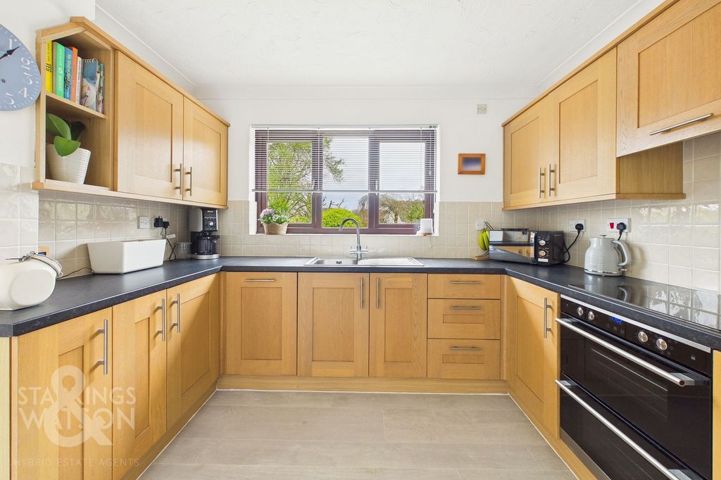 Property photo 2 of 26