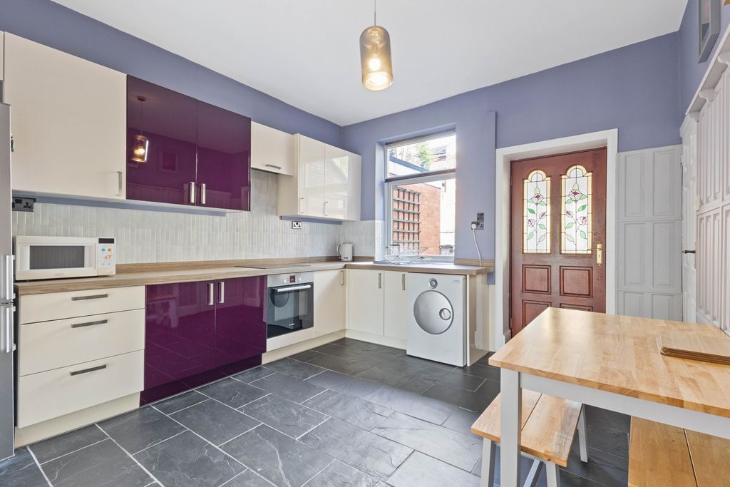 Property photo 3 of 17 Kitchen