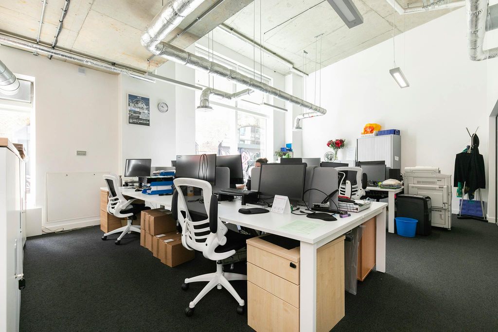 Property photo 2 of 6 242 Kingsland Road 3.Jpg