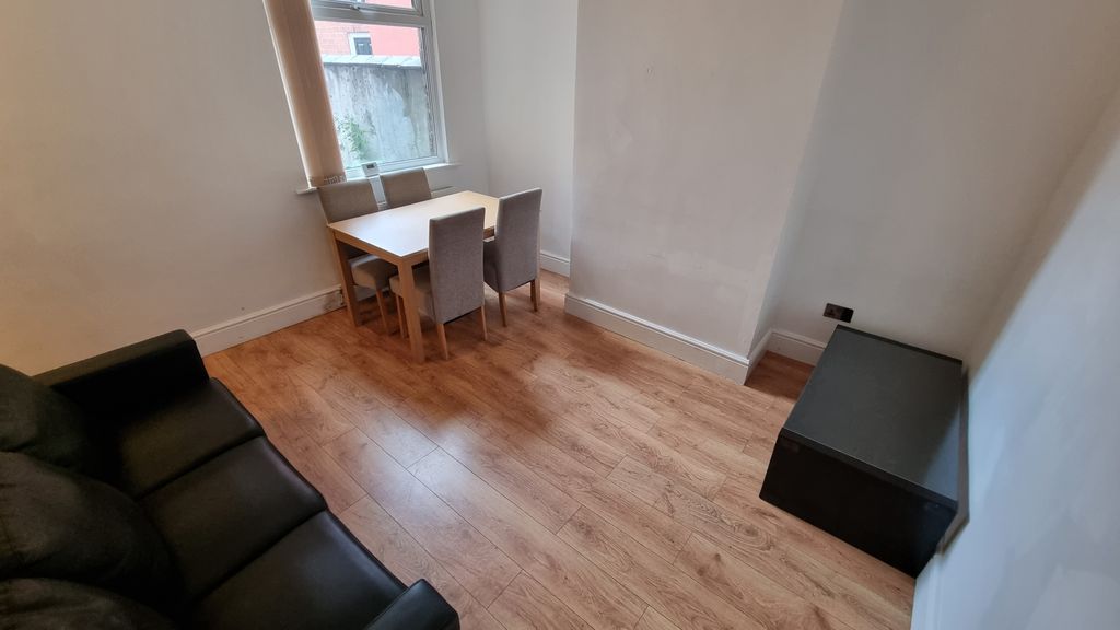 Property photo 3 of 9 Gallery