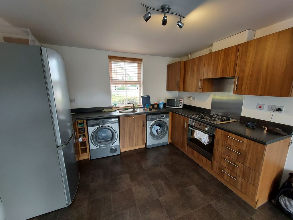 Property photo 2 of 6 Kitchen