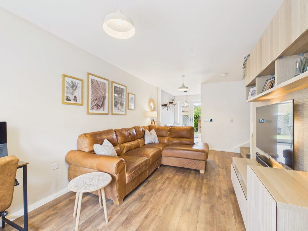 Property photo 2 of 18 5137632