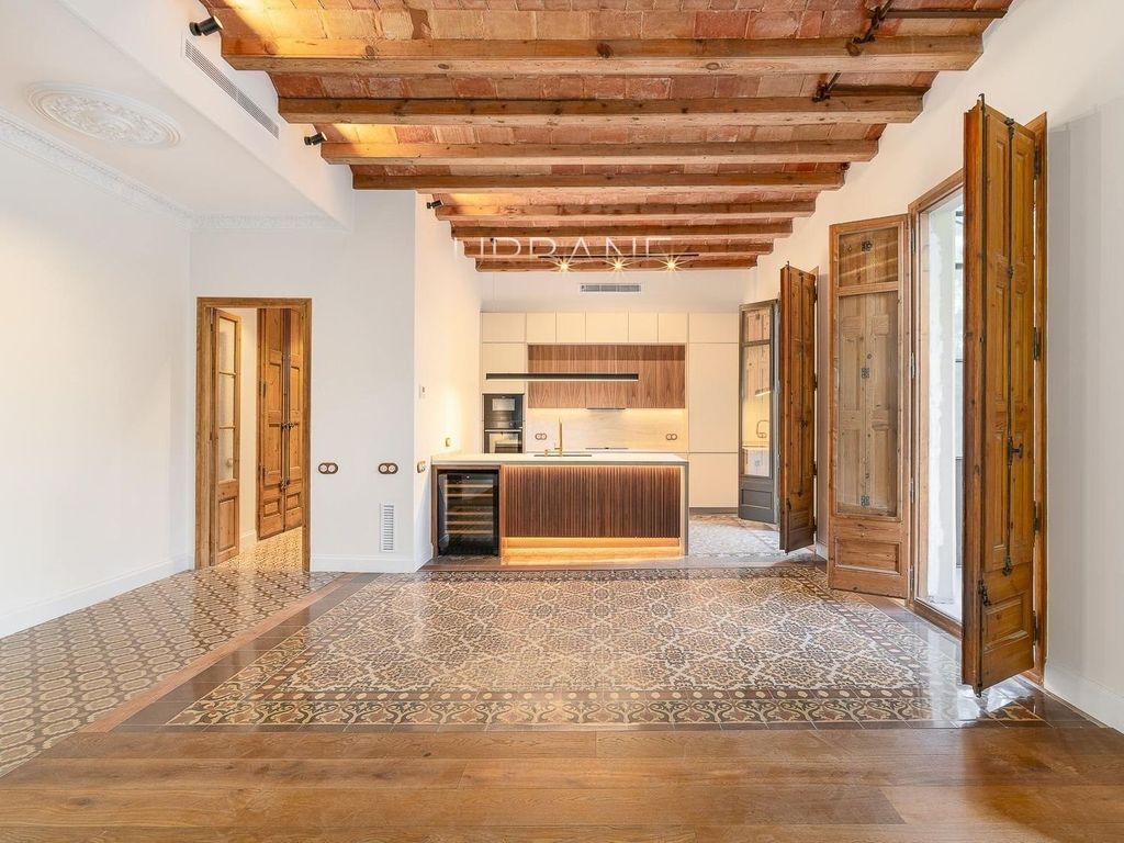 Property photo 1 of 39 Elegant Eixample Residence Overlooking Plaça Letamendi