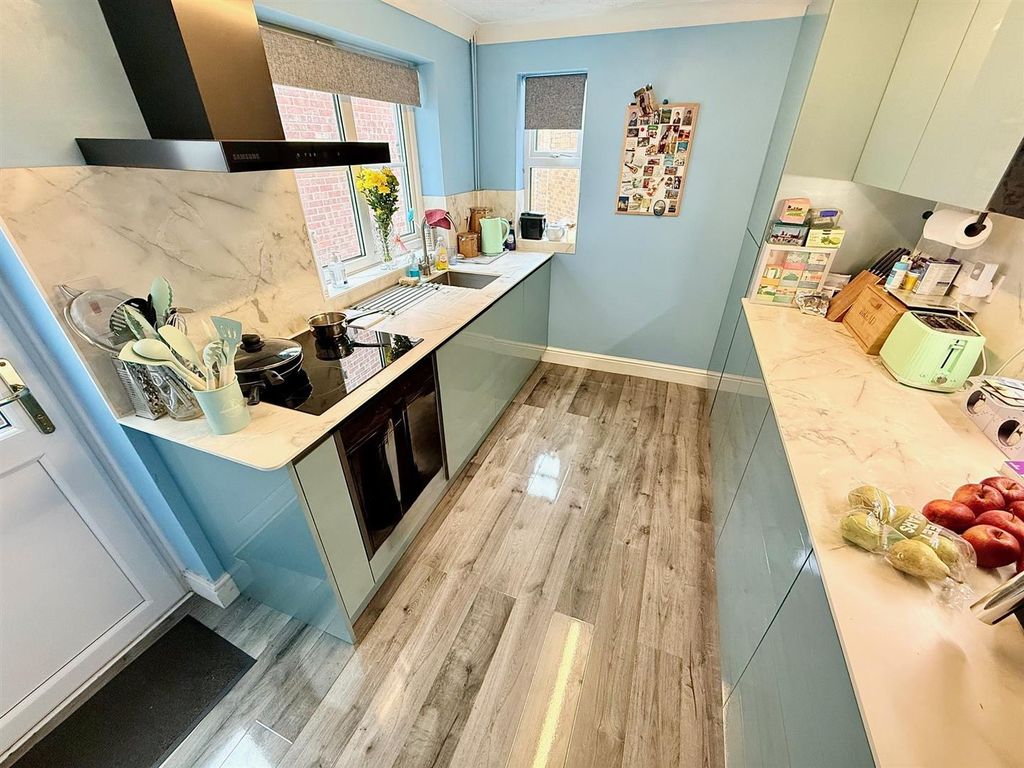 Property photo 2 of 14 Kitchen